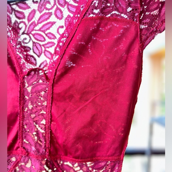 Christmas - Thick Lace Body Suit with snap crotch and lined chest. - Picture 5 of 13